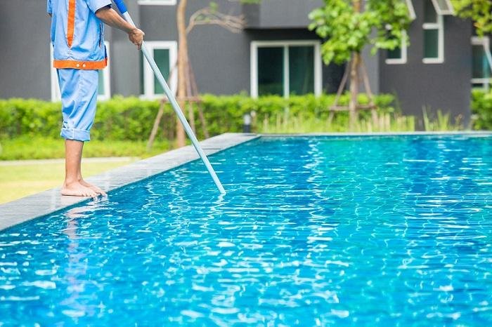 swimming pool cleaning